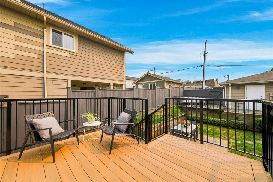 223 W 19th Street North Vancouver, BC - 26