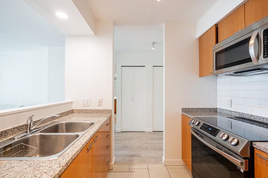 1803 1200 W Georgia Street Vancouver, BC - 14