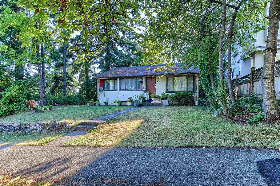 8287 Victoria Drive Vancouver, BC - 1