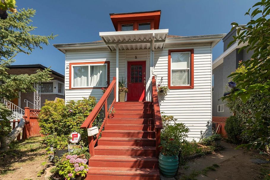 309 E Woodstock Avenue Vancouver, BC - 1