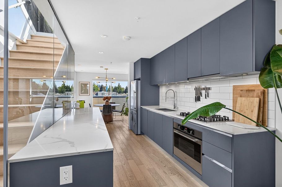 305 1647 E Pender Street Vancouver, BC - 5