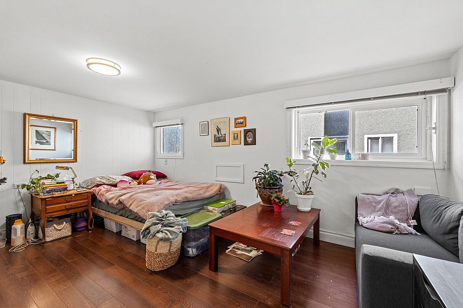 3279 W 11th Avenue Vancouver, BC - 23