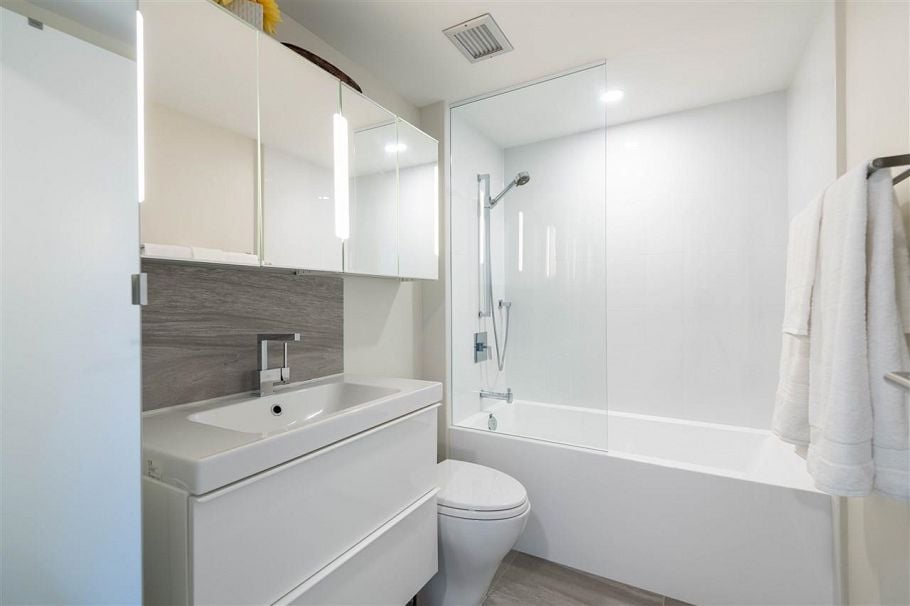 502 1318 Homer Street Vancouver, BC - 9