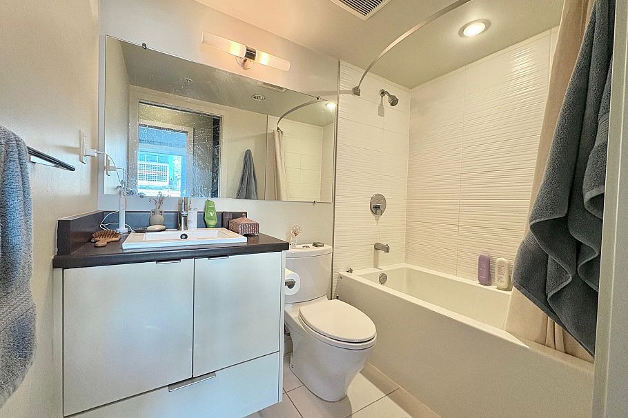 308 161 W Georgia Street Vancouver, BC - 17