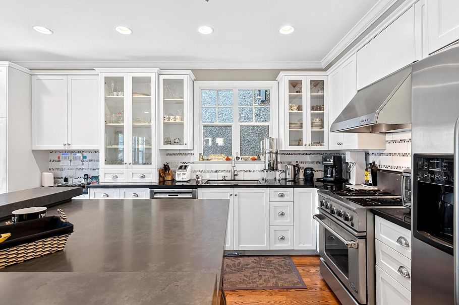 2985 W 16th Avenue Vancouver, BC - 17