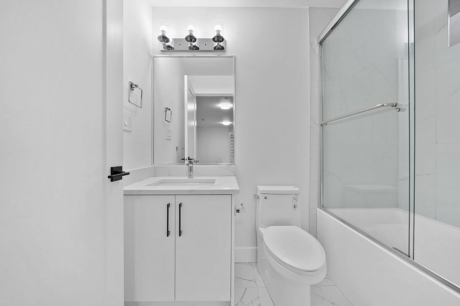 2995 E 17th Avenue Vancouver, BC - 28