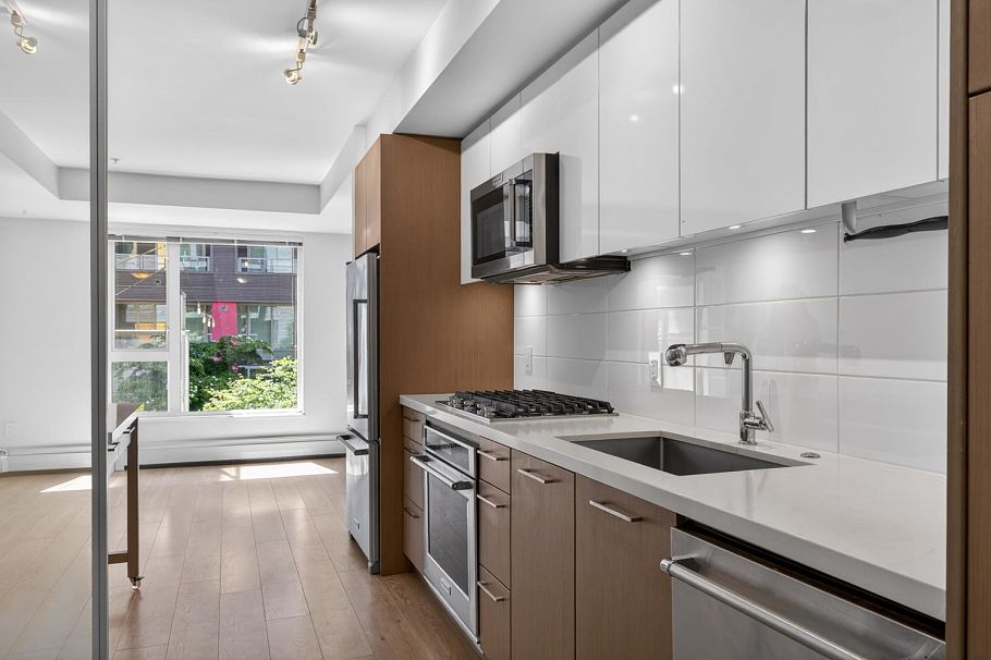 304 384 E 1st Avenue Vancouver, BC - 3