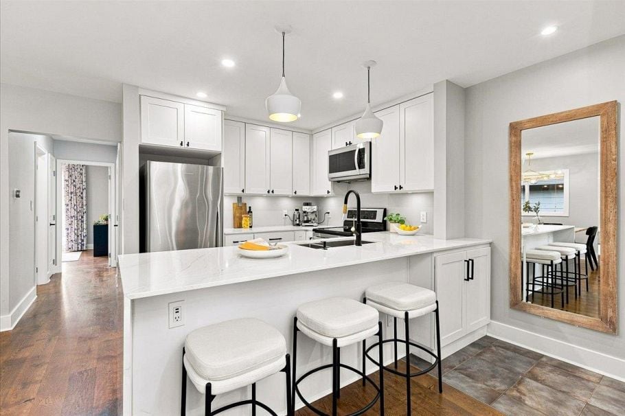 223 W 19th Street North Vancouver, BC - 6