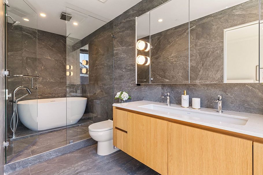 20 W 14th Avenue Vancouver, BC - 18