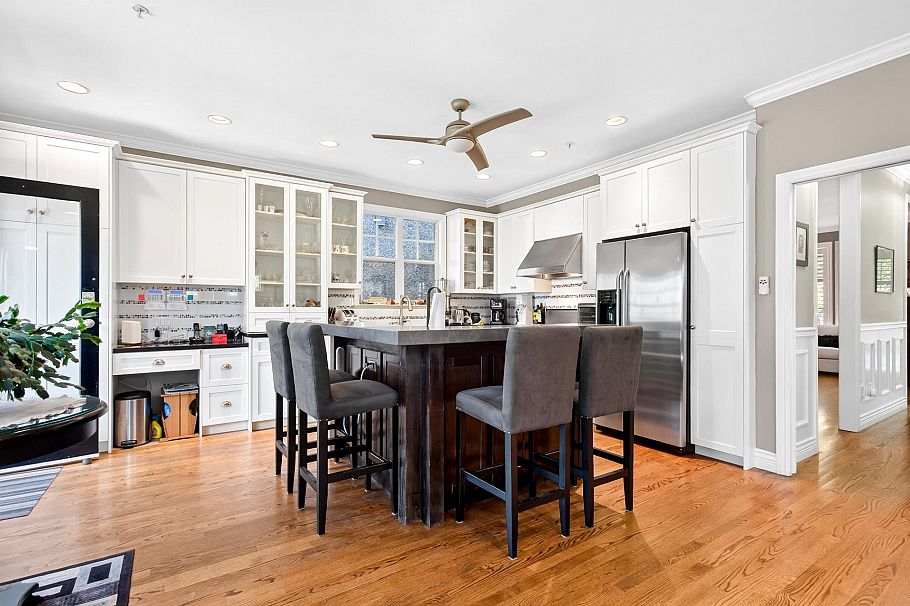 2985 W 16th Avenue Vancouver, BC - 16