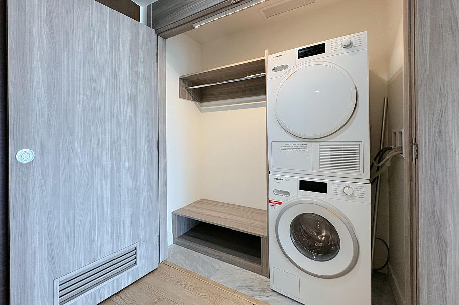 886 87 Nelson Street Vancouver, BC - 11