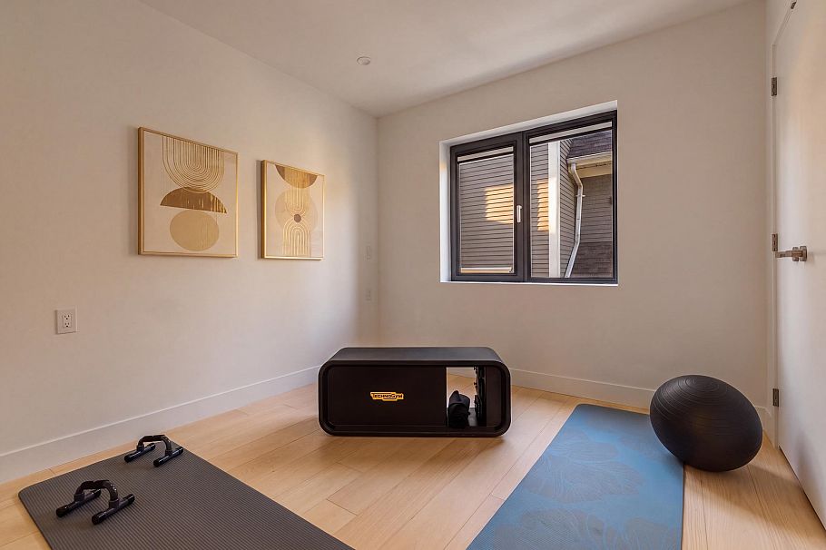 20 W 14th Avenue Vancouver, BC - 20