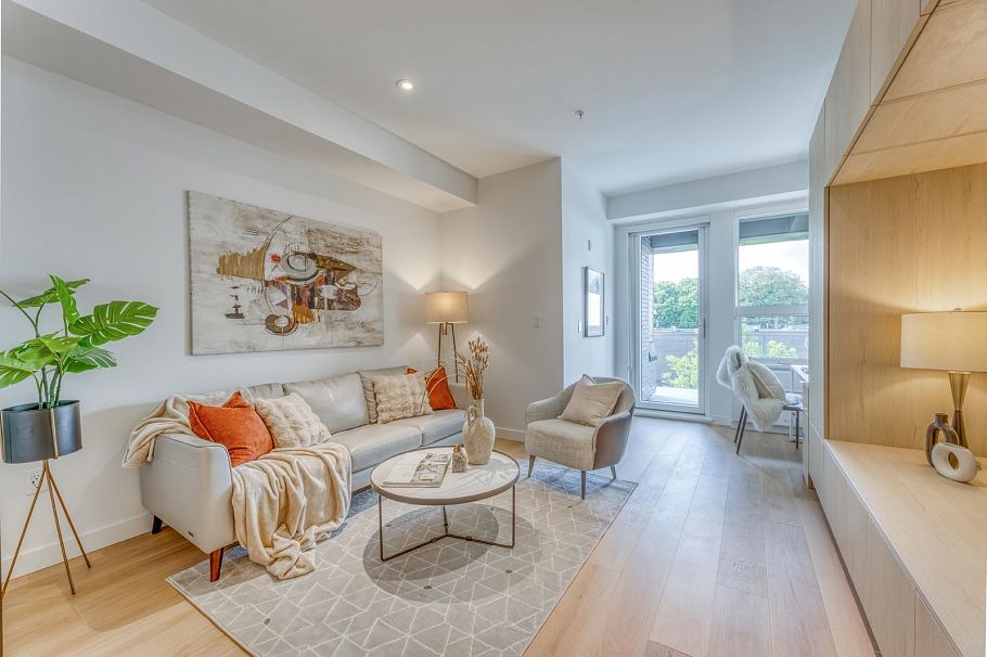 512 2471 St. George Street Vancouver, BC - 4