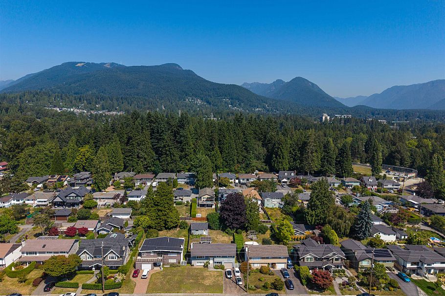 854 E 16th Street North Vancouver, BC - 26