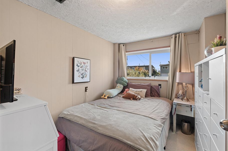 854 E 16th Street North Vancouver, BC - 20
