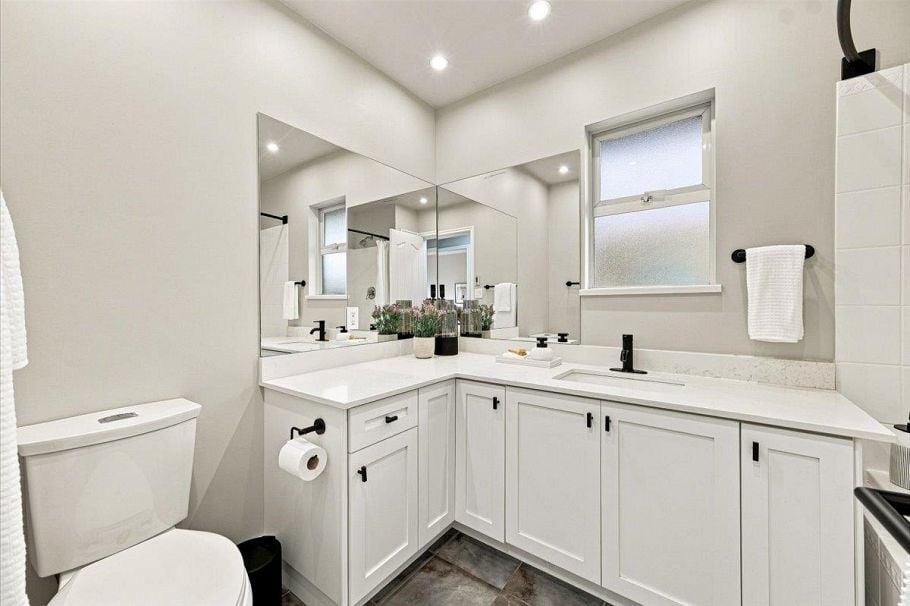 223 W 19th Street North Vancouver, BC - 13