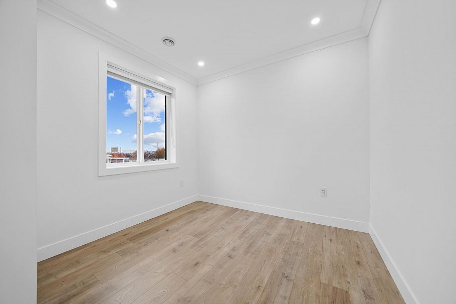 2995 E 17th Avenue Vancouver, BC - 13