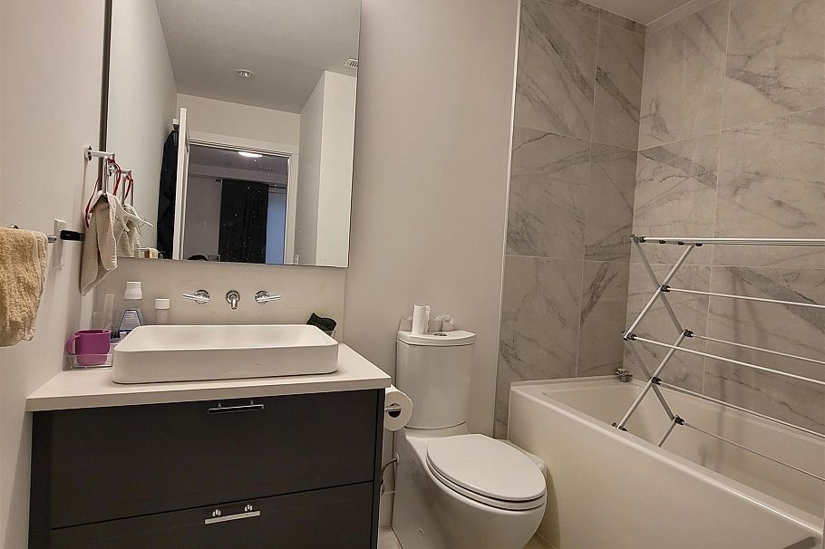 7585 Yukon Street Vancouver, BC - 9