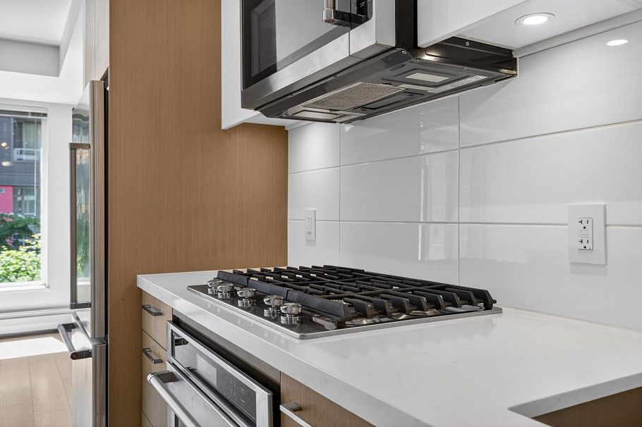 304 384 E 1st Avenue Vancouver, BC - 5