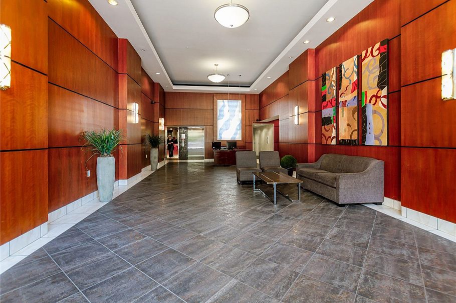 302 188 E Esplanade North Vancouver, BC - 2