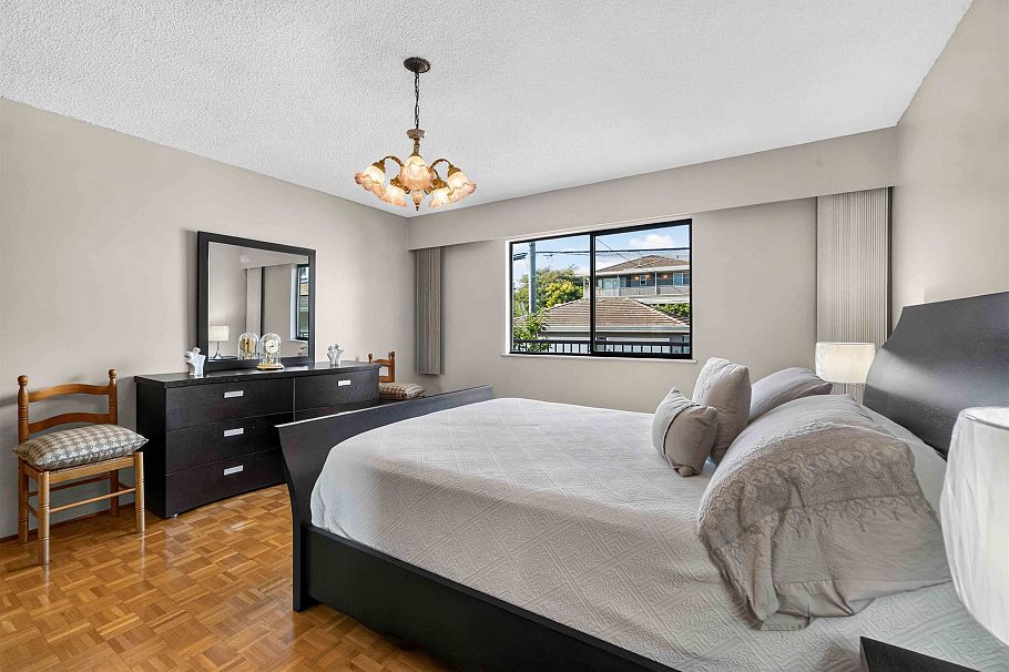 2739 E 8th Avenue Vancouver, BC - 25
