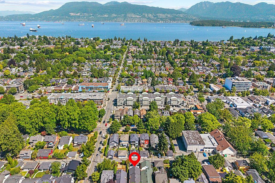 3279 W 11th Avenue Vancouver, BC - 3
