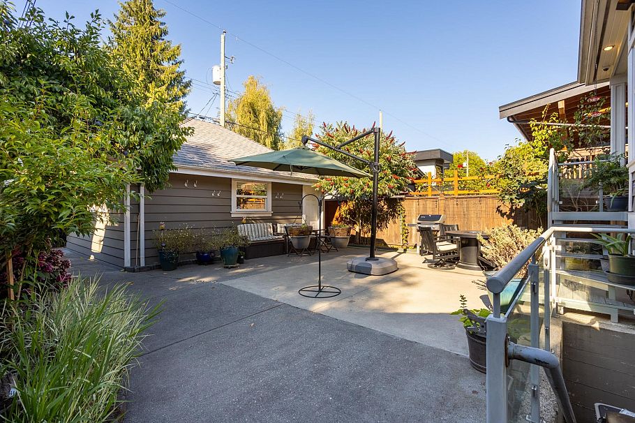 2985 W 16th Avenue Vancouver, BC - 33