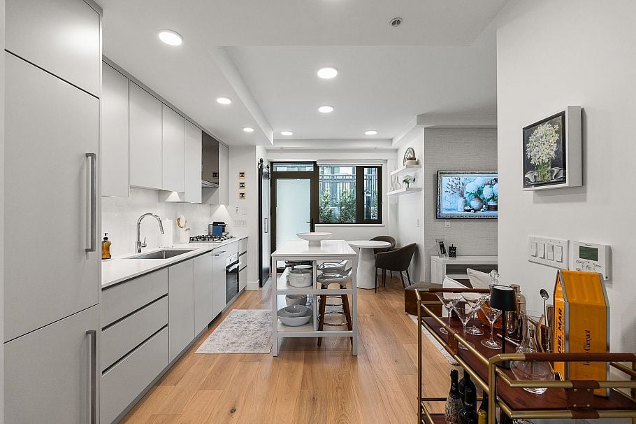 9 2366 Birch Street Vancouver, BC - 9