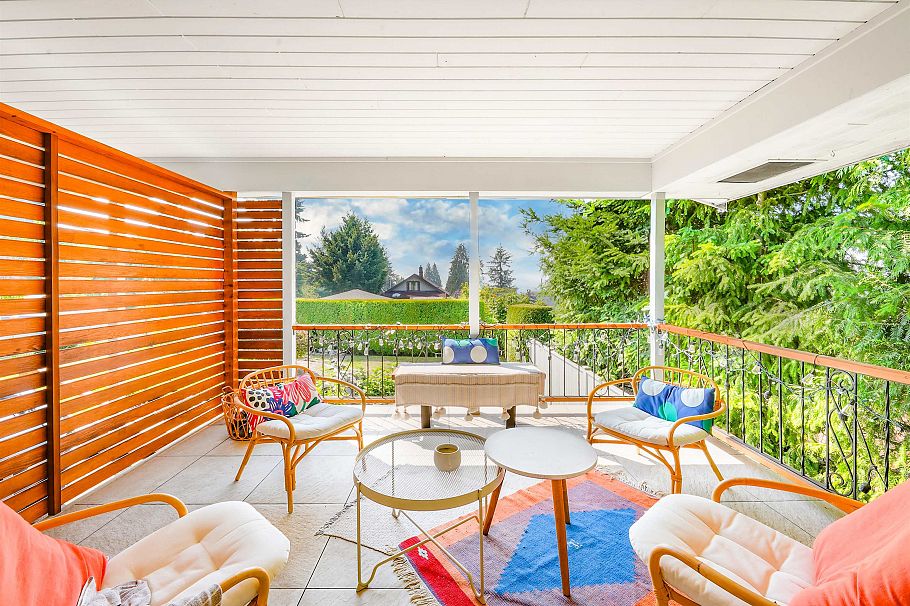 3277 Chesterfield Avenue North Vancouver, BC - 35