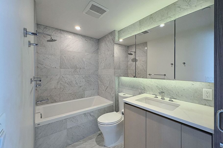 886 87 Nelson Street Vancouver, BC - 10