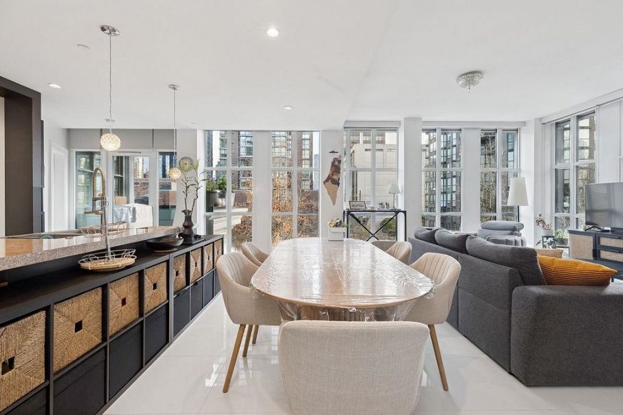 402 1102 Hornby Street Vancouver, BC - 1