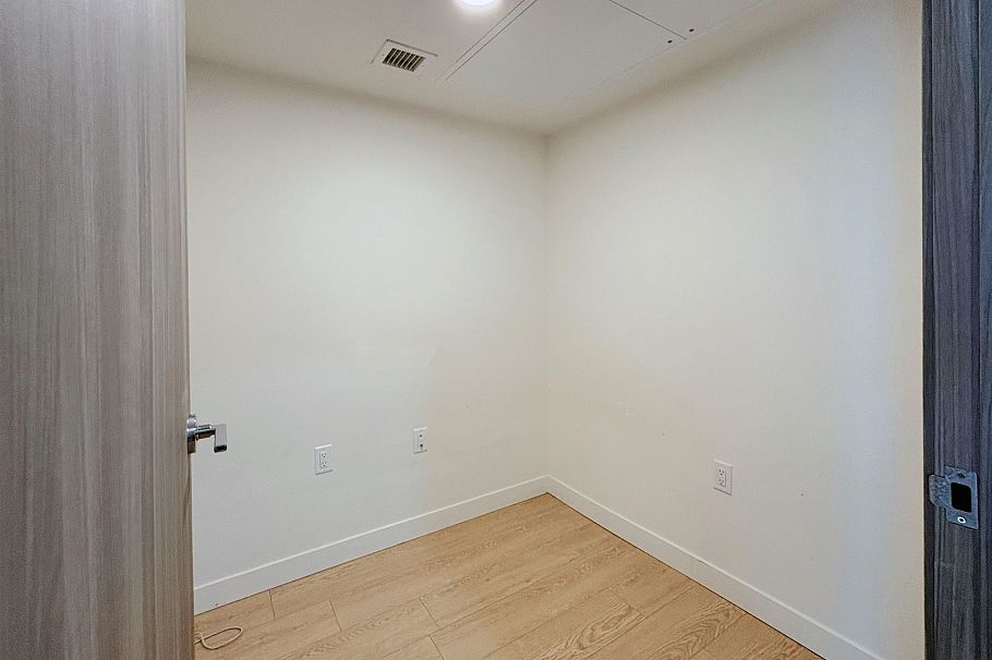 886 87 Nelson Street Vancouver, BC - 6
