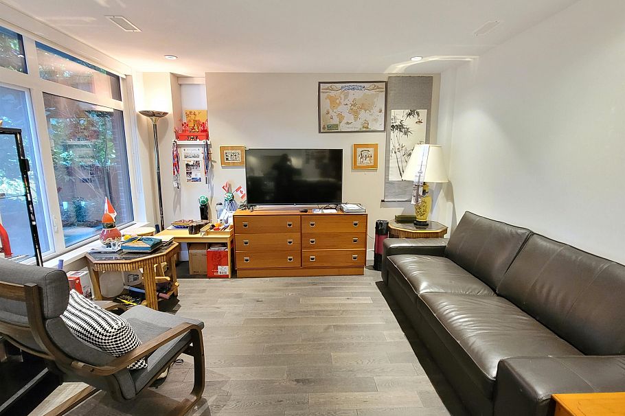 7585 Yukon Street Vancouver, BC - 4