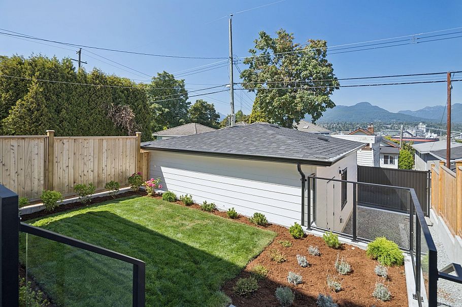 2 2815 Trinity Street Vancouver, BC - 19