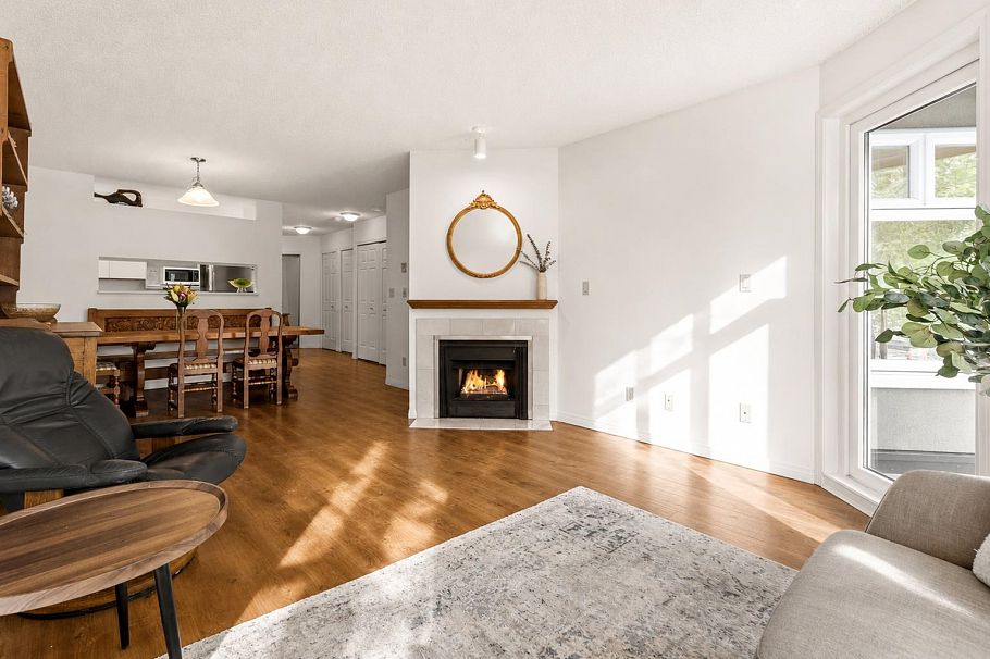 307 2800 Chesterfield Avenue North Vancouver, BC - 4