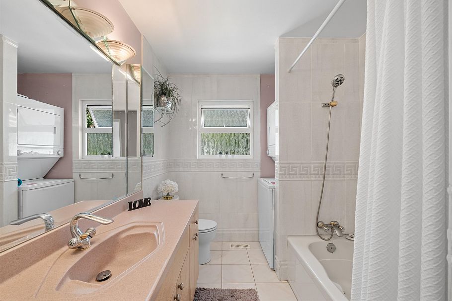 854 E 16th Street North Vancouver, BC - 15