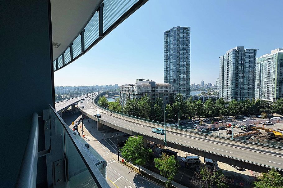 886 87 Nelson Street Vancouver, BC - 13