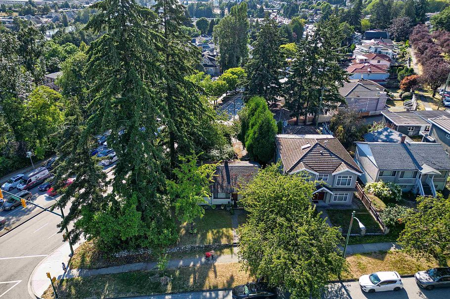 8287 Victoria Drive Vancouver, BC - 7