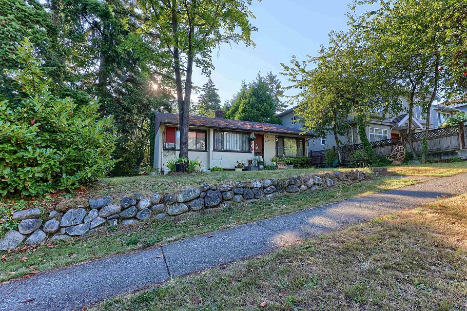 8287 Victoria Drive Vancouver, BC - 4