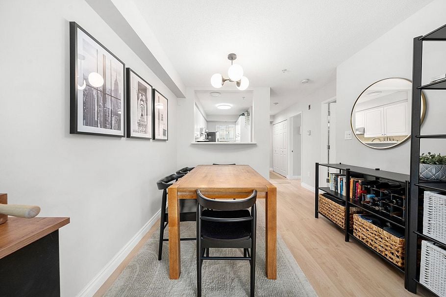 249 2565 W Broadway Vancouver, BC - 9