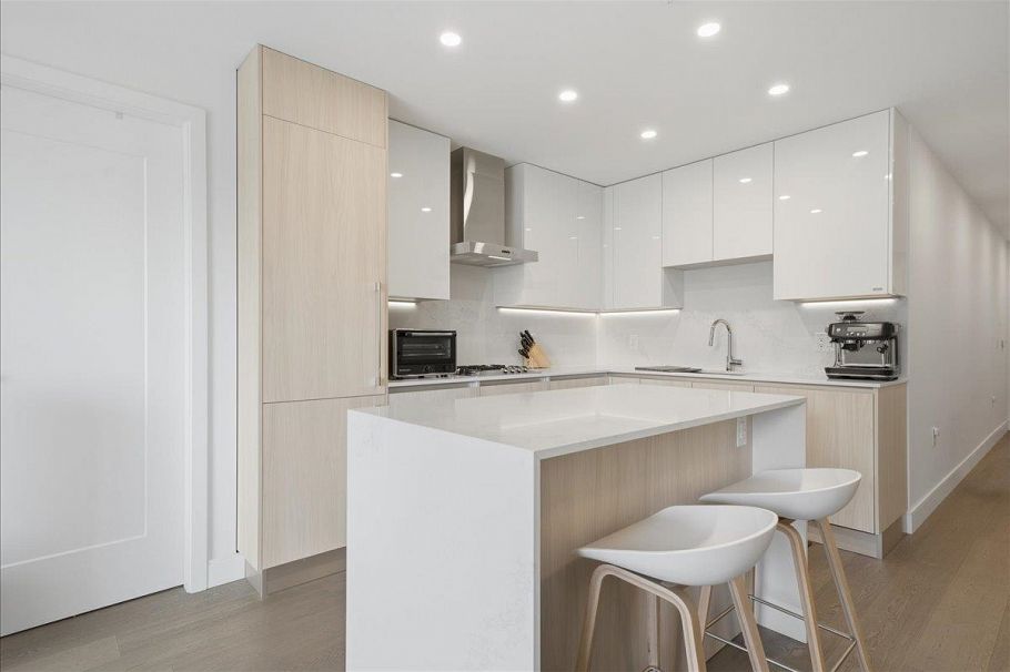 303 477 W 59th Avenue Vancouver, BC - 5