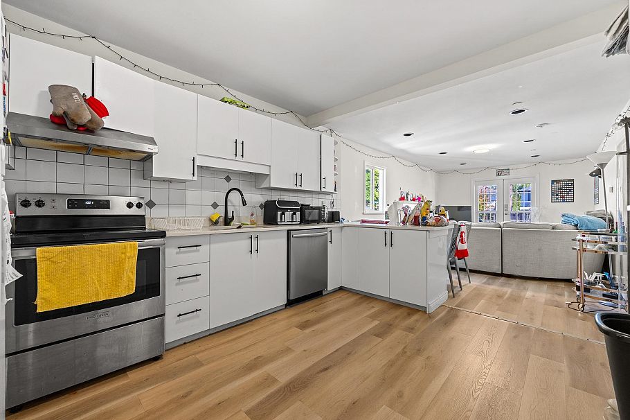 3279 W 11th Avenue Vancouver, BC - 7