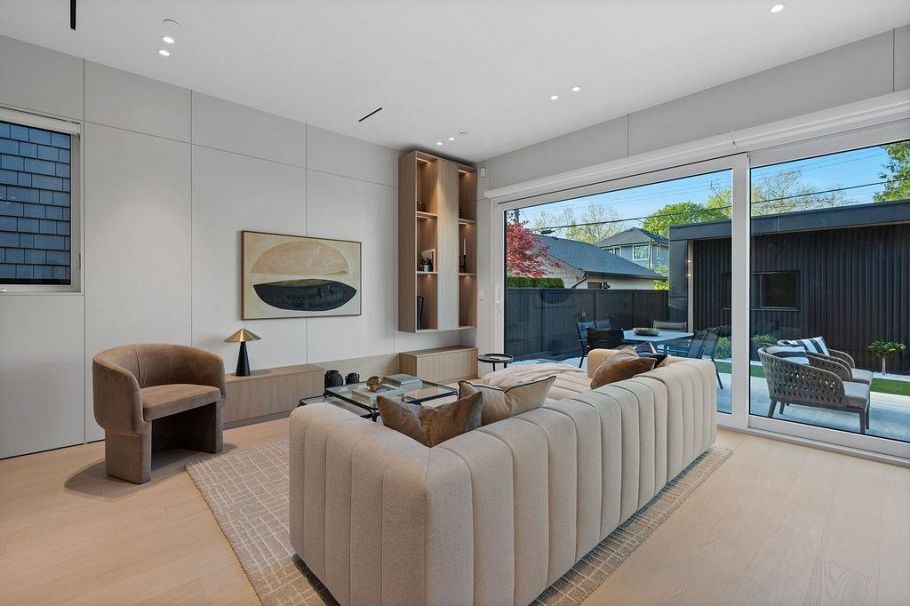 2 2935 W 15th Avenue Vancouver, BC - 4