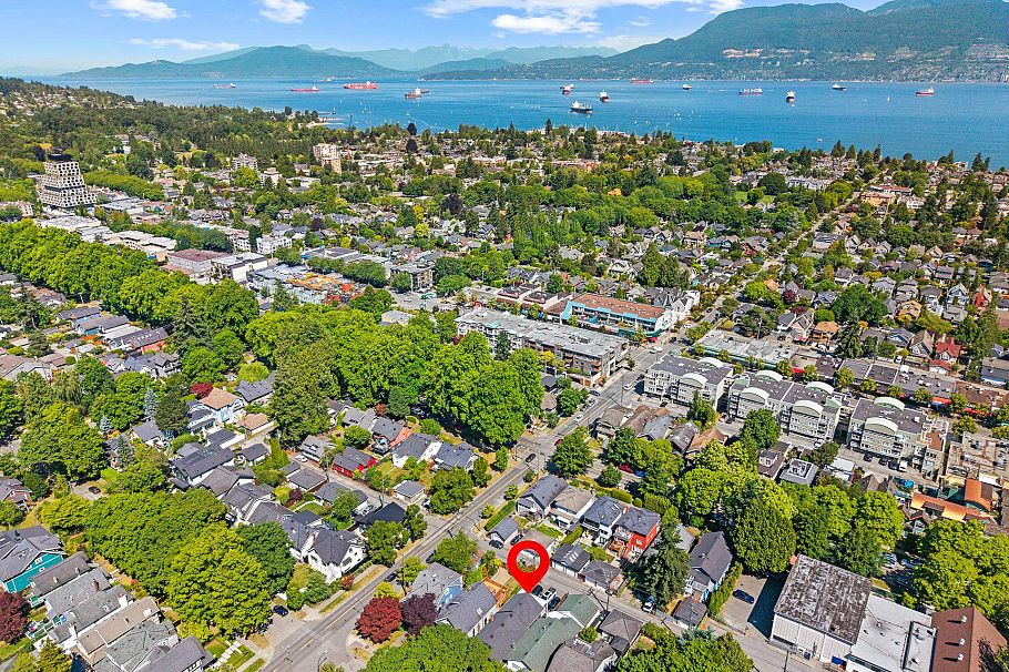3279 W 11th Avenue Vancouver, BC - 34