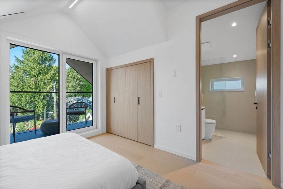 2 2935 W 15th Avenue Vancouver, BC - 25