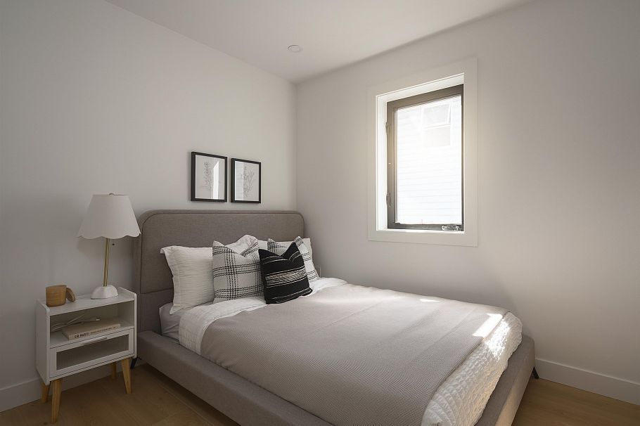 920 E 16th Avenue Vancouver, BC - 10