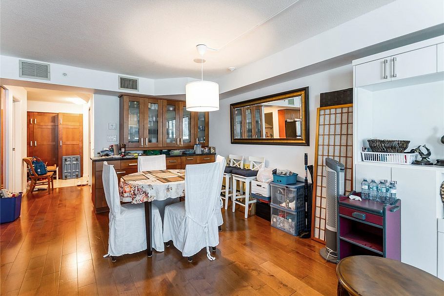 302 188 E Esplanade North Vancouver, BC - 6