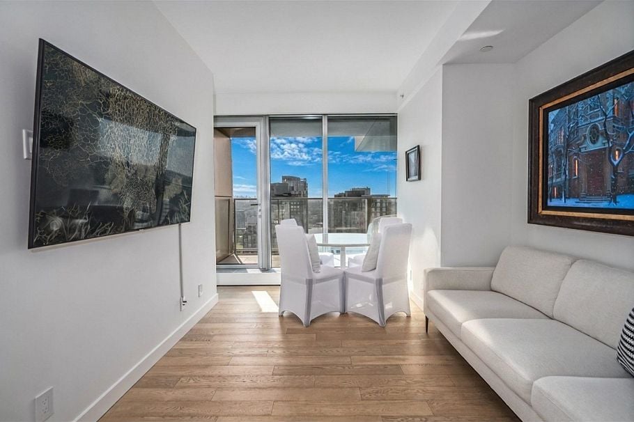 3307 1480 Howe Street Vancouver, BC - 5