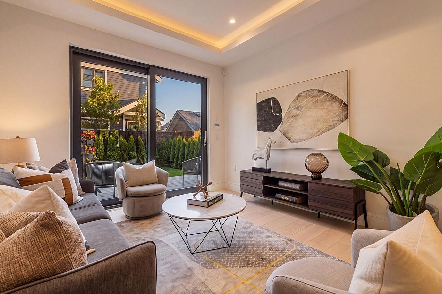 20 W 14th Avenue Vancouver, BC - 3