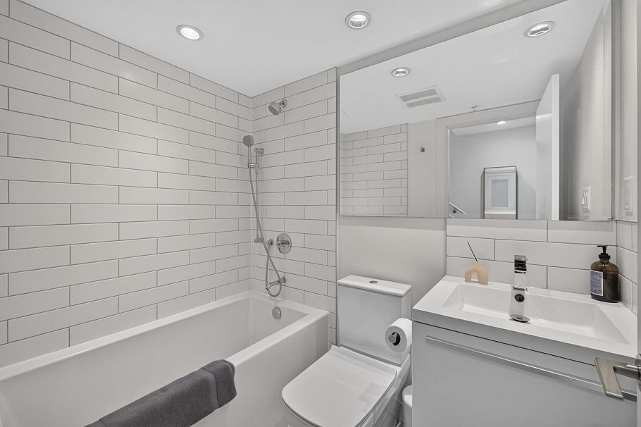 305 1647 E Pender Street Vancouver, BC - 20